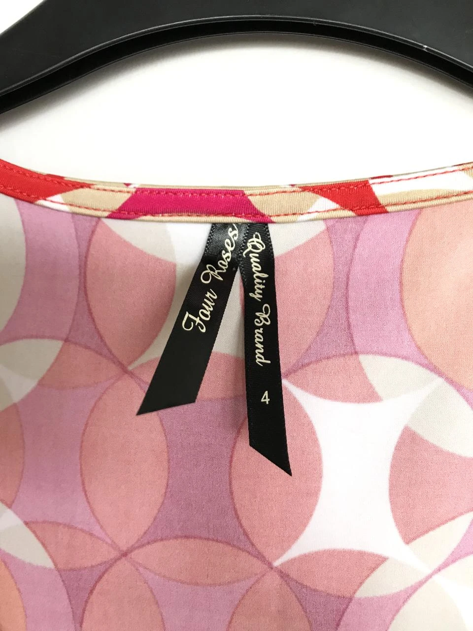 Four Roses 4/40 très belle blouse sans plis aux teintes gaies. – photo 4